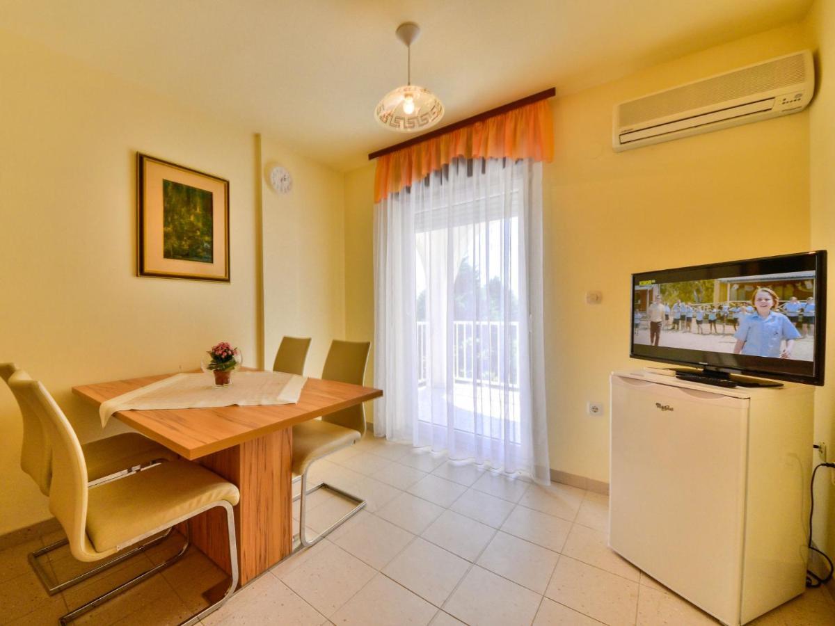 Apartment Fani-1 By Interhome Banjol Bagian luar foto
